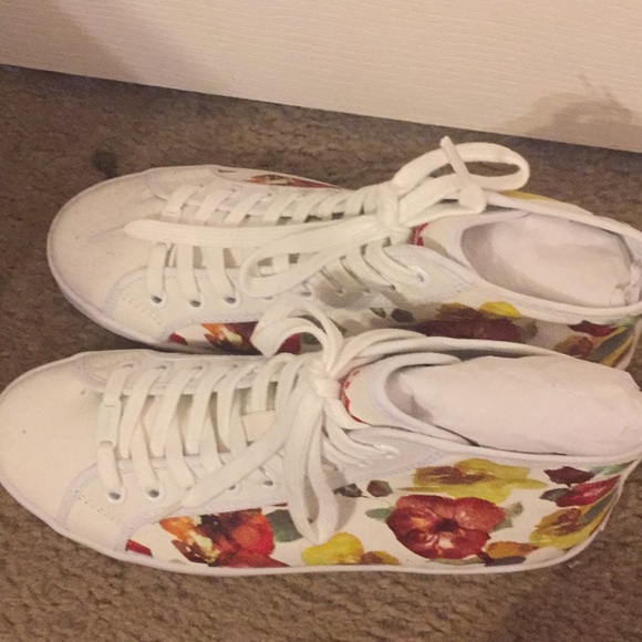 Cute spring time coach sneakers - Picture 4 of 4